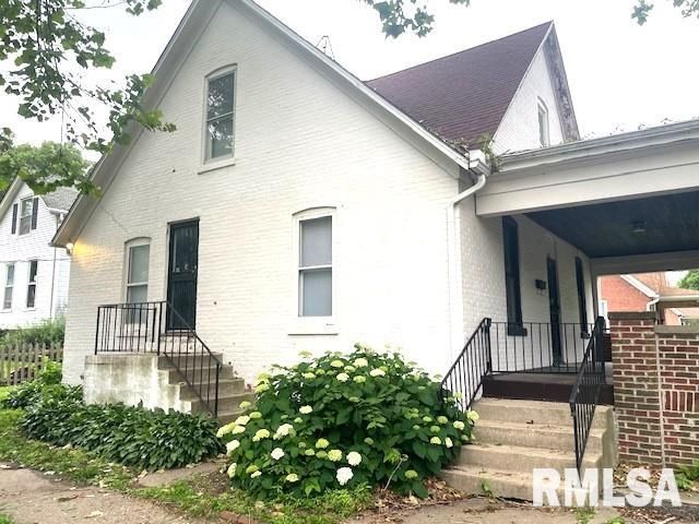 930 N 8TH Street, Springfield, IL 62702