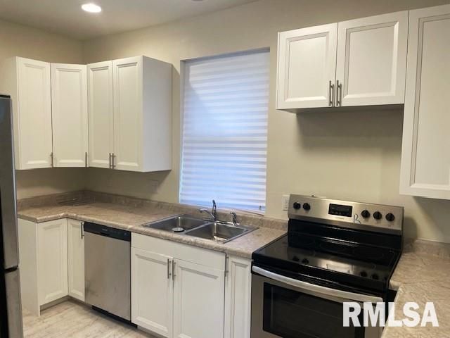 930 N 8TH Street, Springfield, IL 62702