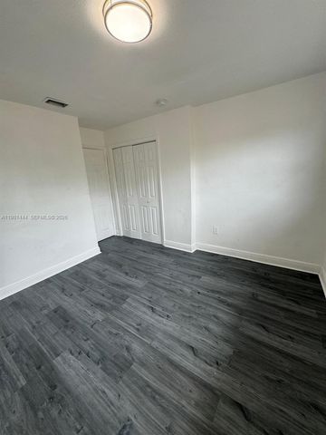 866 NW 70th St D, Miami, FL 33150