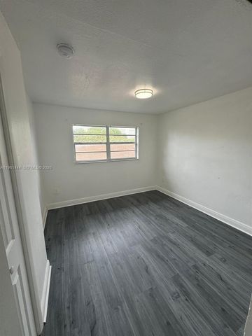 866 NW 70th St D, Miami, FL 33150