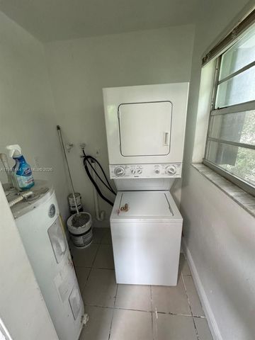 866 NW 70th St D, Miami, FL 33150