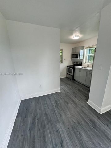 866 NW 70th St D, Miami, FL 33150