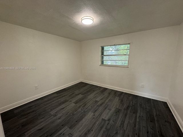 866 NW 70th St D, Miami, FL 33150