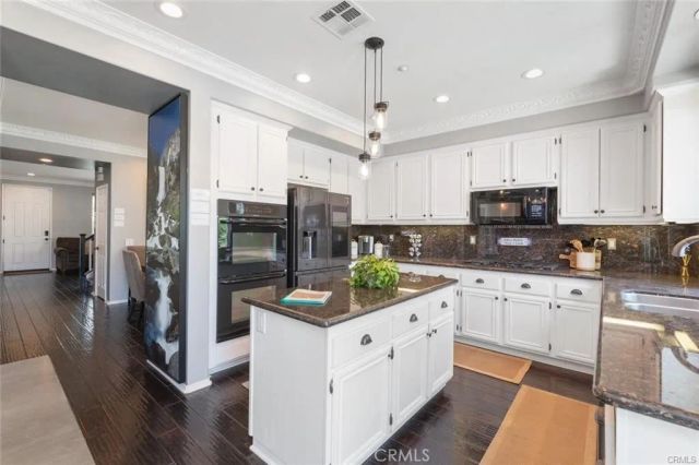 6031 Medinah St, Fontana, CA 92336