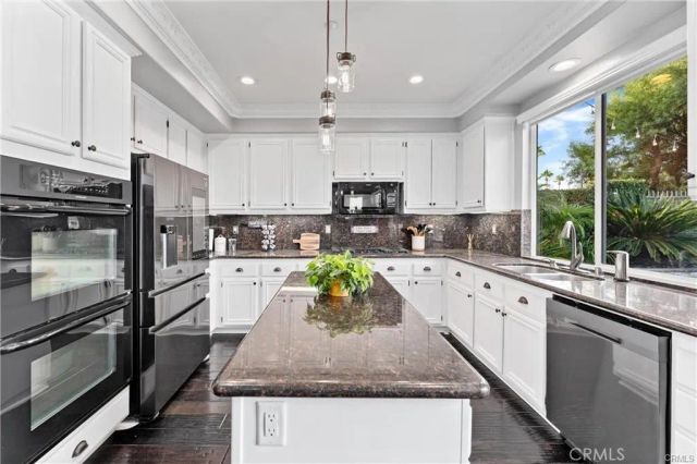 6031 Medinah St, Fontana, CA 92336