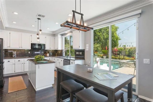 6031 Medinah St, Fontana, CA 92336