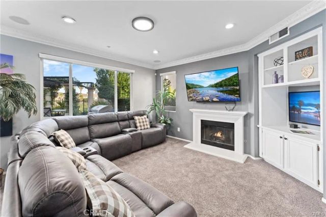 6031 Medinah St, Fontana, CA 92336