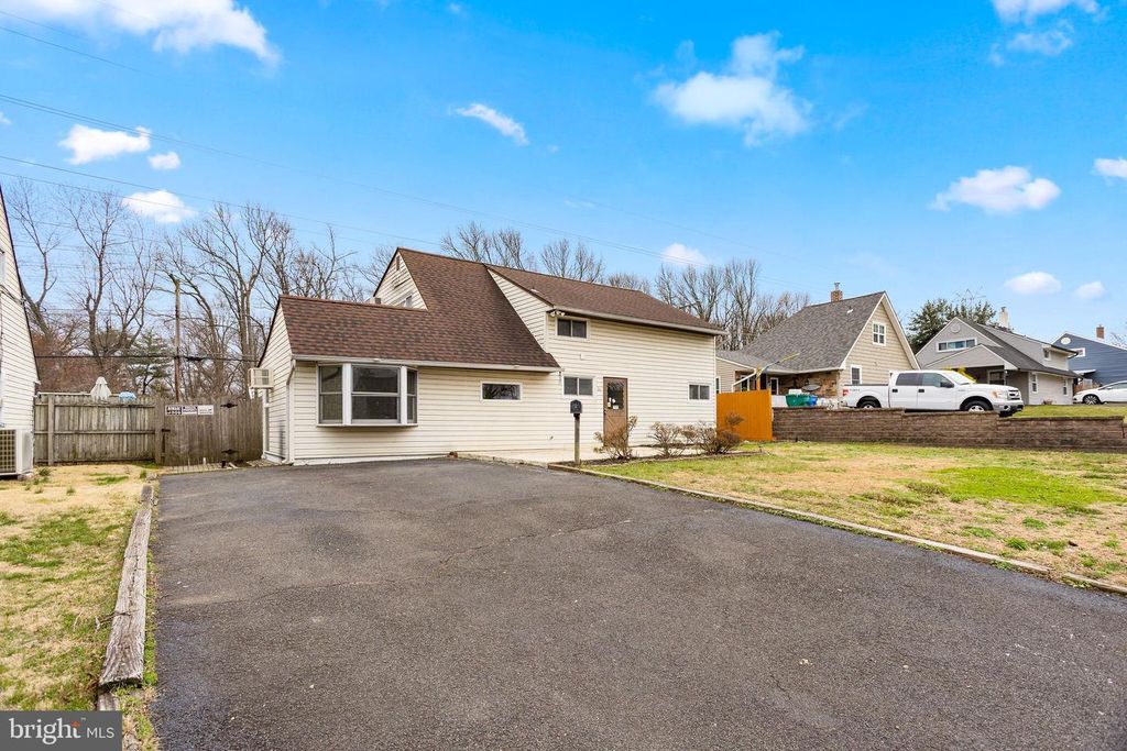 64 RUBY LN, Levittown, PA 19055