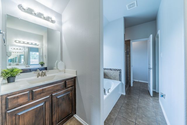 1050 Hidden Lakes Way, Rockwall, TX 75087