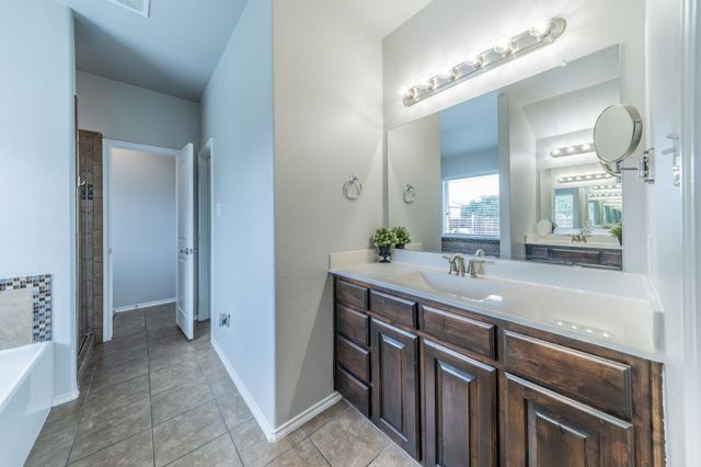 1050 Hidden Lakes Way, Rockwall, TX 75087