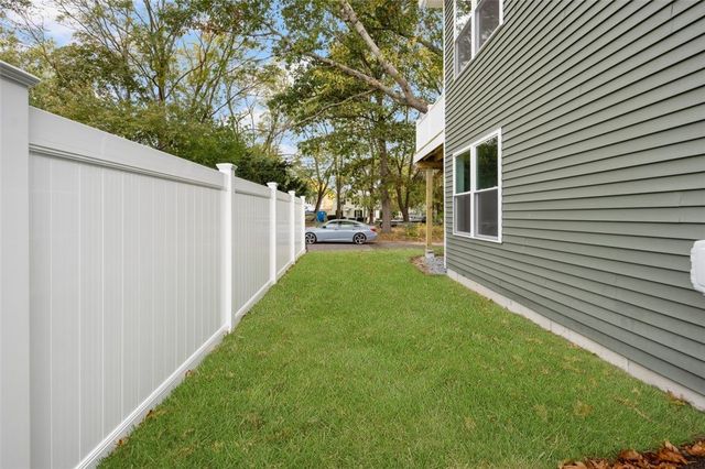 8 North Shore Street, Warwick, RI 02889