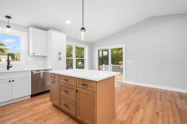8 North Shore Street, Warwick, RI 02889