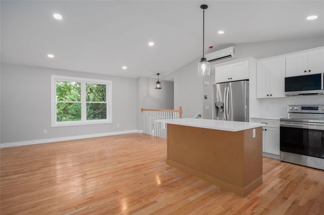 8 North Shore Street, Warwick, RI 02889