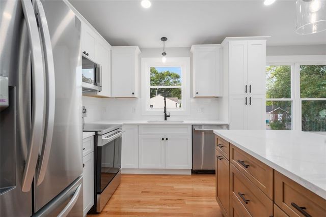 8 North Shore Street, Warwick, RI 02889