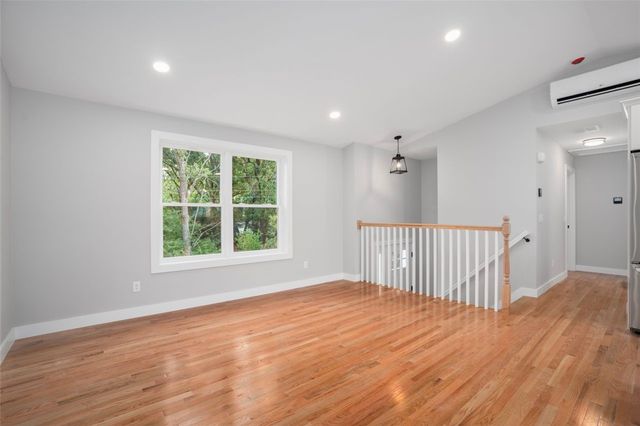 8 North Shore Street, Warwick, RI 02889
