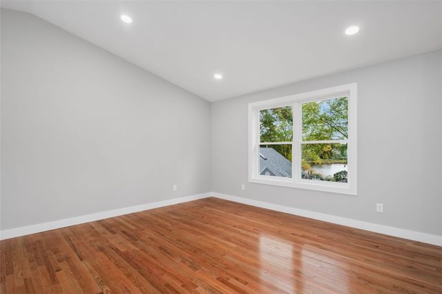 8 North Shore Street, Warwick, RI 02889