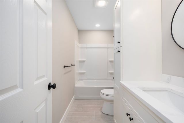 8 North Shore Street, Warwick, RI 02889