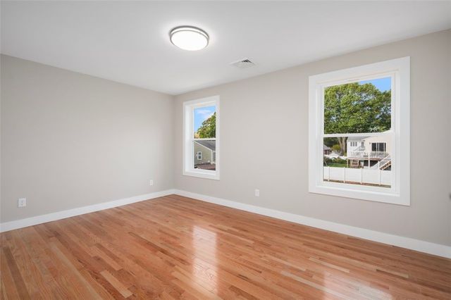 8 North Shore Street, Warwick, RI 02889