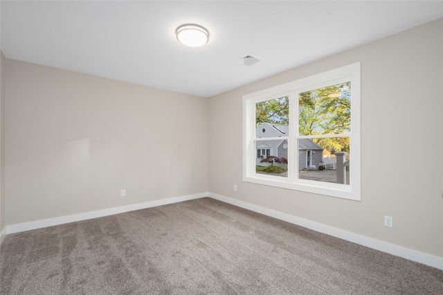 8 North Shore Street, Warwick, RI 02889