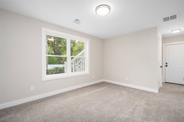 8 North Shore Street, Warwick, RI 02889