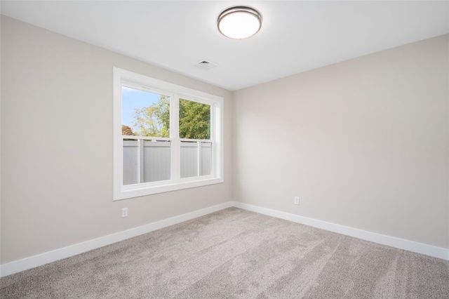 8 North Shore Street, Warwick, RI 02889