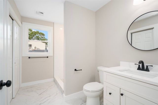 8 North Shore Street, Warwick, RI 02889