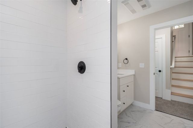 8 North Shore Street, Warwick, RI 02889