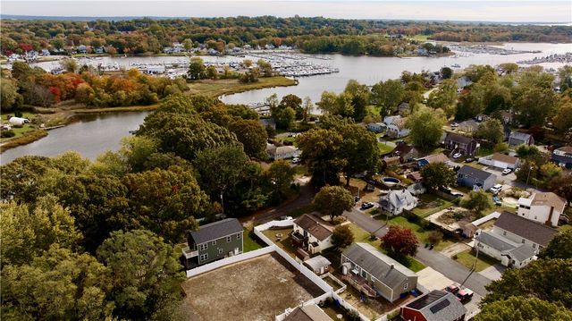 8 North Shore Street, Warwick, RI 02889