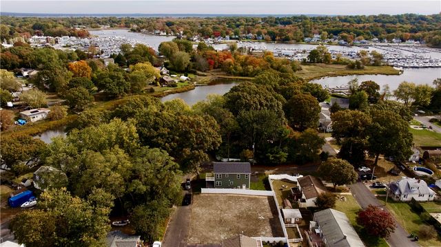 8 North Shore Street, Warwick, RI 02889