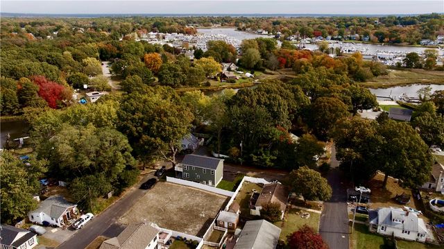 8 North Shore Street, Warwick, RI 02889
