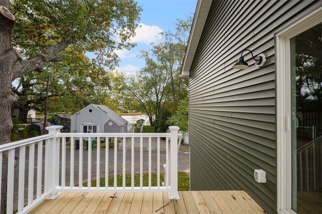 8 North Shore Street, Warwick, RI 02889