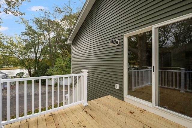 8 North Shore Street, Warwick, RI 02889
