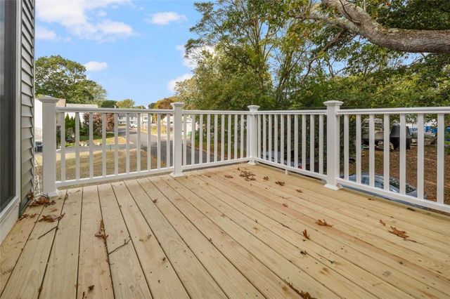 8 North Shore Street, Warwick, RI 02889