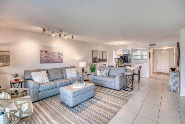 12871 Briarlake Drive 103, West Palm Beach, FL 33418