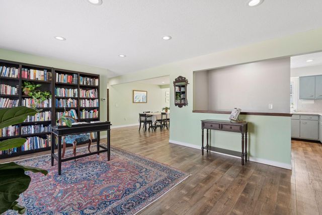 2401 Jones Place W, Bloomington, MN 55431