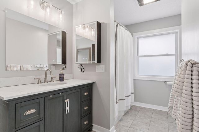 2401 Jones Place W, Bloomington, MN 55431