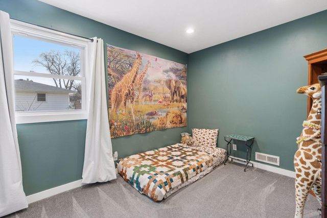 2401 Jones Place W, Bloomington, MN 55431