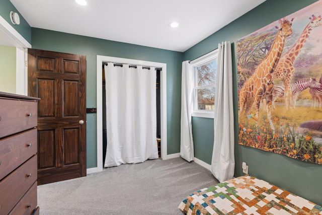 2401 Jones Place W, Bloomington, MN 55431