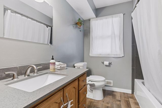 2401 Jones Place W, Bloomington, MN 55431