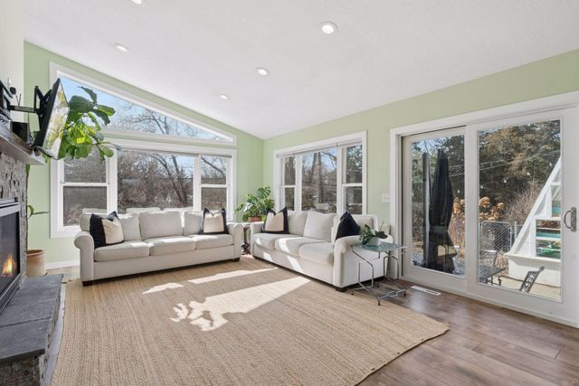 2401 Jones Place W, Bloomington, MN 55431