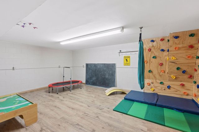 2401 Jones Place W, Bloomington, MN 55431