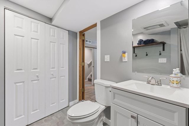 2401 Jones Place W, Bloomington, MN 55431