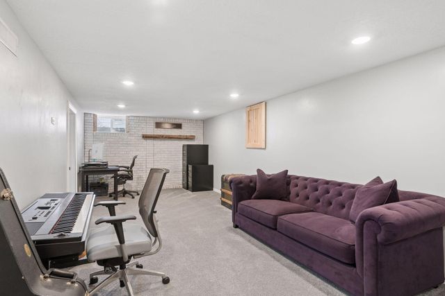 2401 Jones Place W, Bloomington, MN 55431