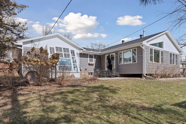 2401 Jones Place W, Bloomington, MN 55431