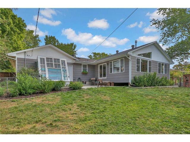 2401 Jones Place W, Bloomington, MN 55431