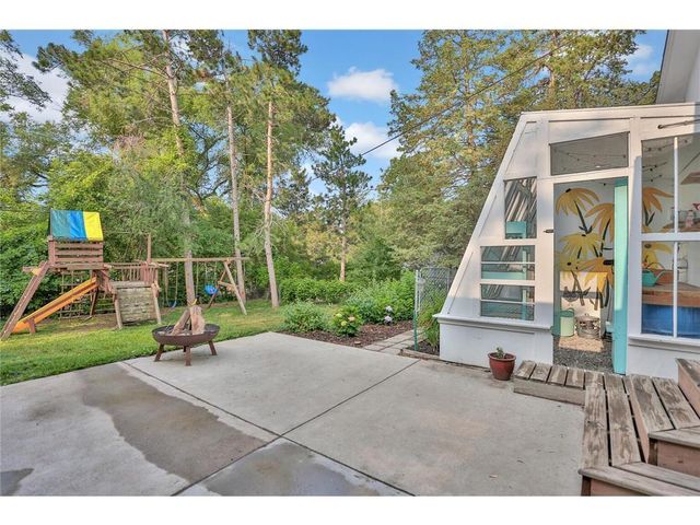 2401 Jones Place W, Bloomington, MN 55431