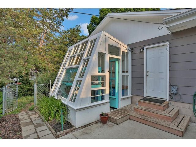 2401 Jones Place W, Bloomington, MN 55431