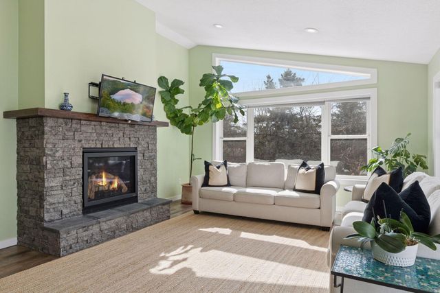 2401 Jones Place W, Bloomington, MN 55431