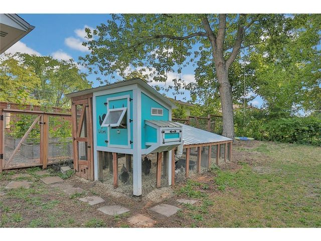 2401 Jones Place W, Bloomington, MN 55431