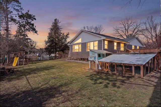 2401 Jones Place W, Bloomington, MN 55431